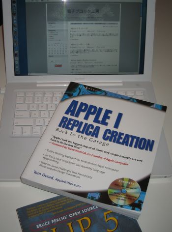 本とMacBook